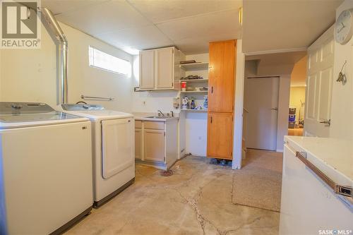 2325 Clarence Avenue S, Saskatoon, SK - Indoor Photo Showing Laundry Room