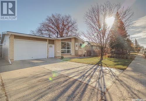 2325 Clarence Avenue S, Saskatoon, SK - Outdoor