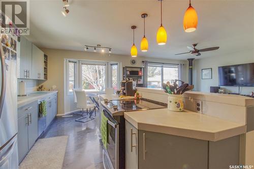 2325 Clarence Avenue S, Saskatoon, SK - Indoor Photo Showing Kitchen