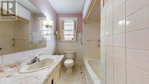 192 Elmwood Avenue E, London, ON - Indoor Photo Showing Bathroom