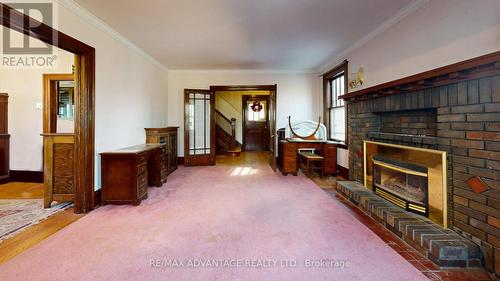 192 Elmwood Avenue E, London, ON - Indoor With Fireplace