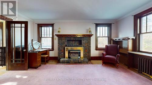 192 Elmwood Avenue E, London, ON - Indoor Photo Showing Living Room With Fireplace