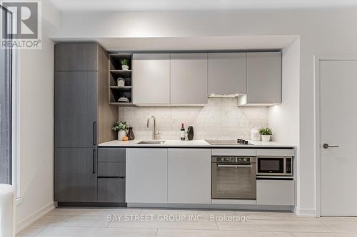 312 - 55 Mercer Street, Toronto, ON - Indoor Photo Showing Kitchen