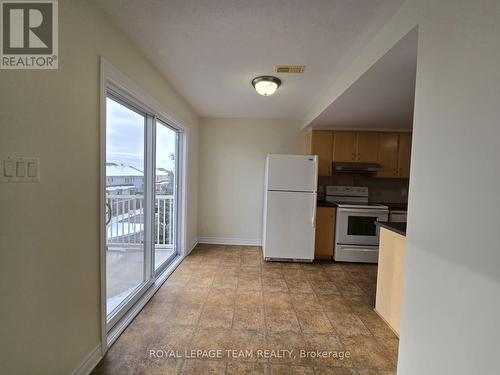 B - 592 Chapman Mills Drive, Ottawa, ON - Indoor Photo Showing Kitchen