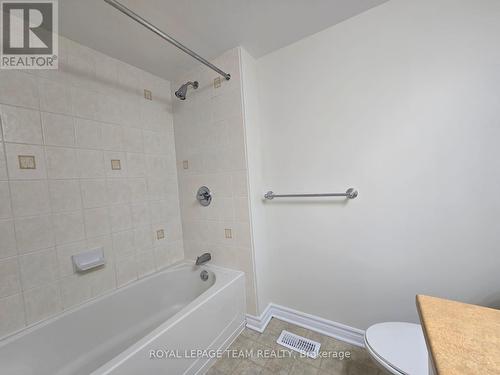 B - 592 Chapman Mills Drive, Ottawa, ON - Indoor Photo Showing Bathroom