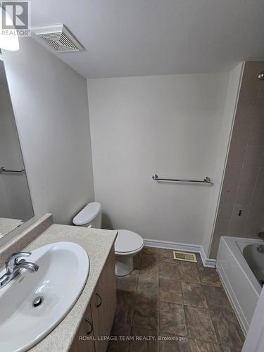 B - 592 Chapman Mills Drive, Ottawa, ON - Indoor Photo Showing Bathroom