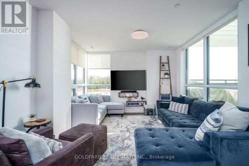 9 - 233 Broward Avenue, Innisfil, ON - Indoor Photo Showing Living Room