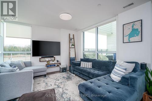 9 - 233 Broward Avenue, Innisfil, ON - Indoor Photo Showing Living Room