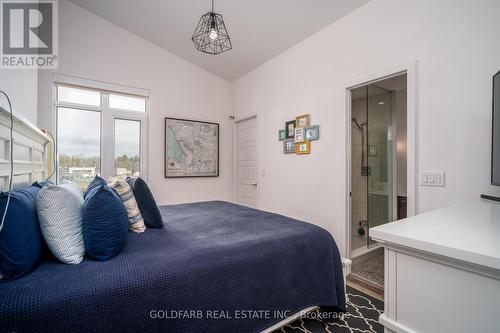 9 - 233 Broward Avenue, Innisfil, ON - Indoor Photo Showing Bedroom