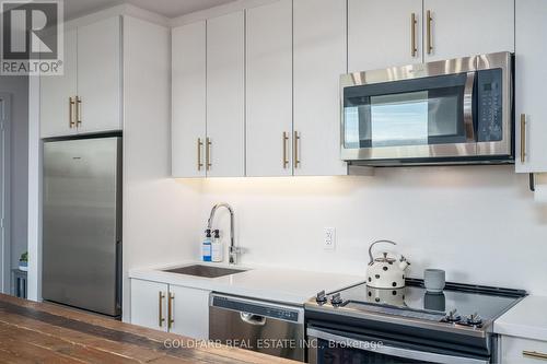 9 - 233 Broward Avenue, Innisfil, ON - Indoor Photo Showing Kitchen With Upgraded Kitchen