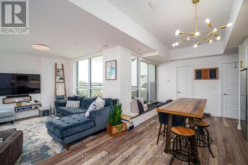 9 - 233 Broward Avenue, Innisfil, ON - Indoor Photo Showing Living Room