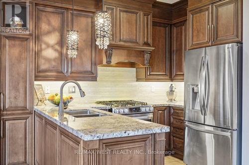 3 Silvermoon Avenue, Caledon, ON - Indoor Photo Showing Kitchen With Double Sink With Upgraded Kitchen