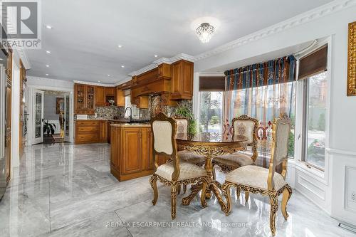 28 Stonegate Drive, Hamilton, ON - Indoor Photo Showing Dining Room