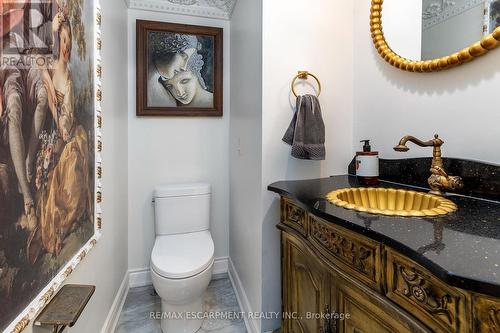 28 Stonegate Drive, Hamilton, ON - Indoor Photo Showing Bathroom