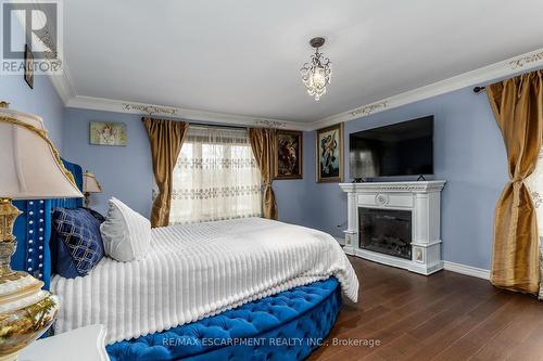 28 Stonegate Drive, Hamilton, ON - Indoor Photo Showing Bedroom