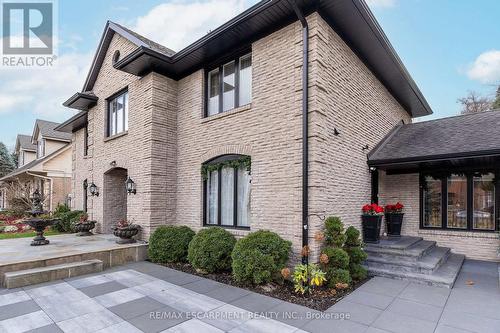 28 Stonegate Drive, Hamilton, ON - Outdoor