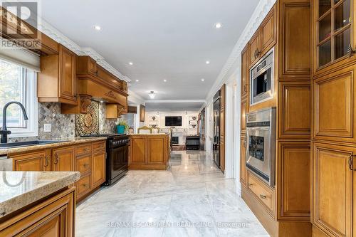 28 Stonegate Drive, Hamilton, ON - Indoor Photo Showing Kitchen