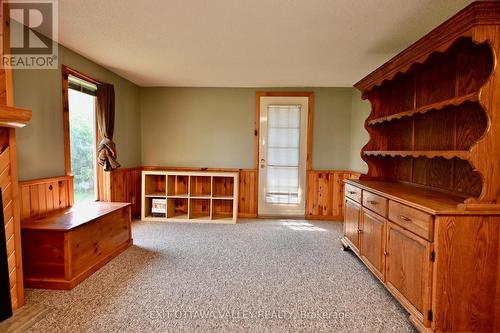 27 Meadow Street, Whitewater Region, ON - Indoor Photo Showing Other Room