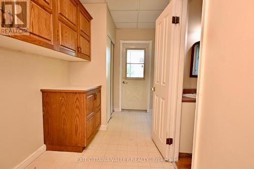 27 Meadow Street, Whitewater Region, ON - Indoor Photo Showing Other Room