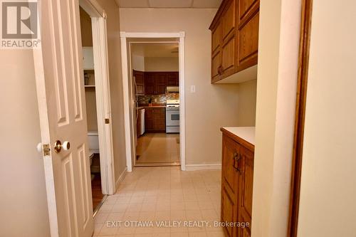 27 Meadow Street, Whitewater Region, ON - Indoor Photo Showing Other Room