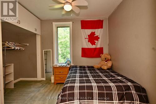 27 Meadow Street, Whitewater Region, ON - Indoor Photo Showing Bedroom