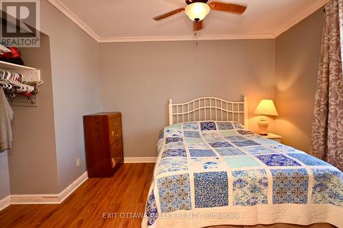 27 Meadow Street, Whitewater Region, ON - Indoor Photo Showing Bedroom