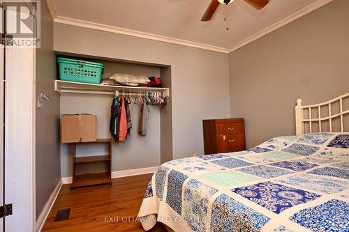 27 Meadow Street, Whitewater Region, ON - Indoor Photo Showing Bedroom