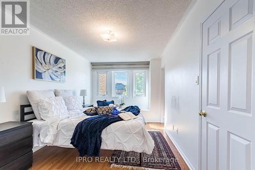 6973 Lisanne Court, Mississauga, ON - Indoor Photo Showing Bedroom