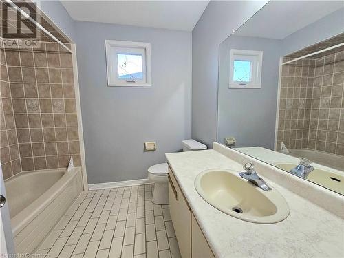 486 E Dicenzo Drive, Hamilton, ON - Indoor Photo Showing Bathroom