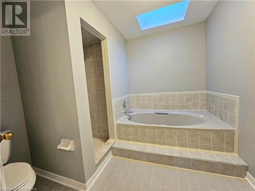 486 E Dicenzo Drive, Hamilton, ON - Indoor Photo Showing Bathroom