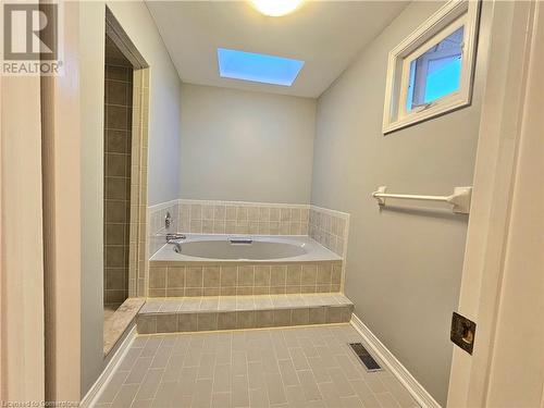 486 E Dicenzo Drive, Hamilton, ON - Indoor Photo Showing Bathroom