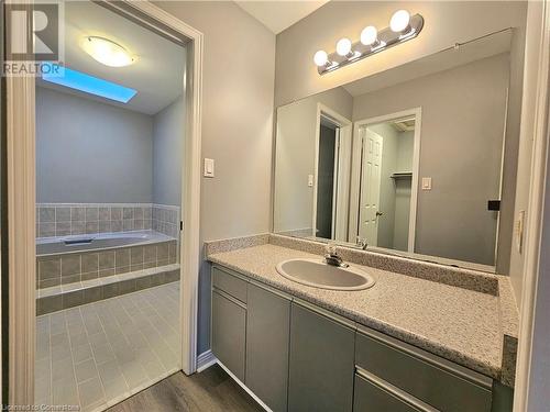 486 E Dicenzo Drive, Hamilton, ON - Indoor Photo Showing Bathroom