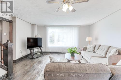 62 King Street, Kawartha Lakes (Lindsay), ON - Indoor Photo Showing Living Room