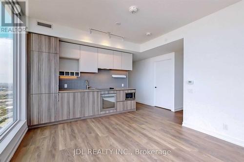 6102 - 898 Portage Parkway, Vaughan, ON - Indoor Photo Showing Kitchen