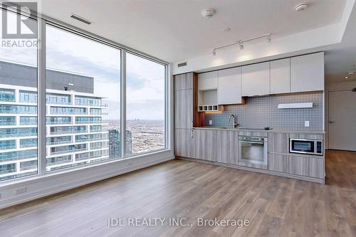 6102 - 898 Portage Parkway, Vaughan, ON - Indoor Photo Showing Kitchen