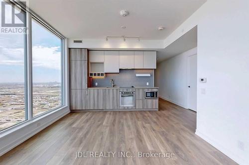 6102 - 898 Portage Parkway, Vaughan, ON - Indoor Photo Showing Kitchen With Upgraded Kitchen