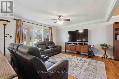 883 Ridge Rd N Road, Fort Erie (335 - Ridgeway), ON - Indoor Photo Showing Living Room