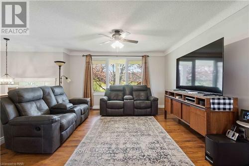 883 Ridge Rd N Road, Fort Erie (335 - Ridgeway), ON - Indoor Photo Showing Living Room