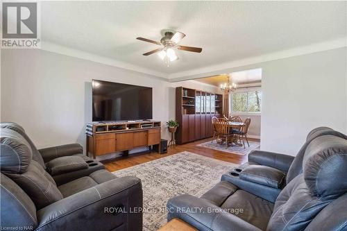 883 Ridge Rd N Road, Fort Erie (335 - Ridgeway), ON - Indoor Photo Showing Living Room