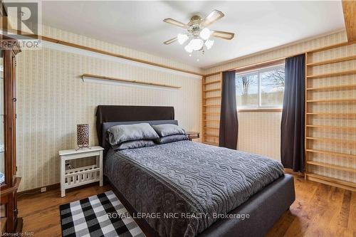 883 Ridge Rd N Road, Fort Erie (335 - Ridgeway), ON - Indoor Photo Showing Bedroom