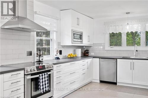 537 Sandy Bay Road Road S, Haldimand County, ON - Indoor Photo Showing Kitchen With Stainless Steel Kitchen With Upgraded Kitchen