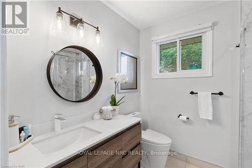 537 Sandy Bay Road Road S, Haldimand County, ON - Indoor Photo Showing Bathroom