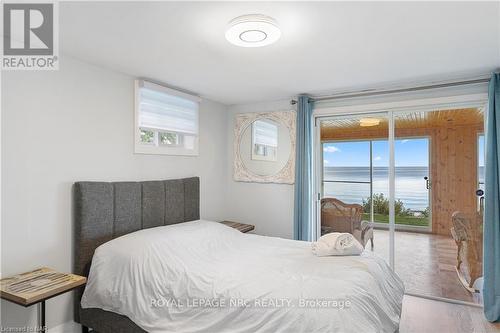 537 Sandy Bay Road Road S, Haldimand County, ON - Indoor Photo Showing Bedroom