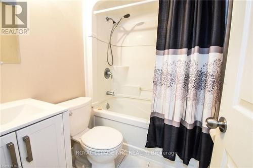 908 - 359 Geneva Street, St. Catharines (446 - Fairview), ON - Indoor Photo Showing Bathroom