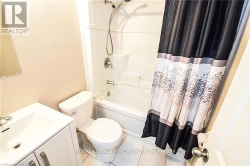 908 - 359 Geneva Street, St. Catharines (446 - Fairview), ON - Indoor Photo Showing Bathroom