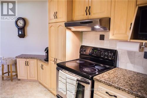 104 - 190 Hwy 20 W, Pelham (662 - Fonthill), ON - Indoor Photo Showing Kitchen