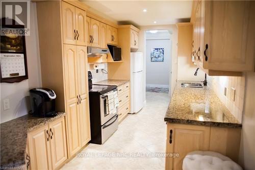 104 - 190 Hwy 20 W, Pelham (662 - Fonthill), ON - Indoor Photo Showing Kitchen With Double Sink