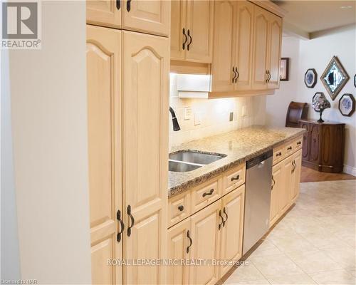 104 - 190 Hwy 20 W, Pelham (662 - Fonthill), ON - Indoor Photo Showing Kitchen With Double Sink