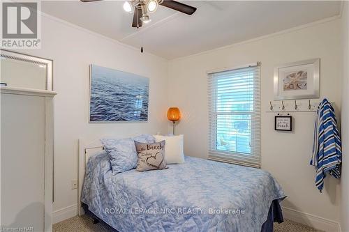 363 Helen Street, Fort Erie (337 - Crystal Beach), ON - Indoor Photo Showing Bedroom