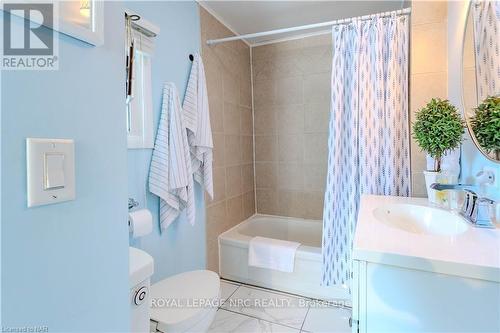 363 Helen Street, Fort Erie (337 - Crystal Beach), ON - Indoor Photo Showing Bathroom